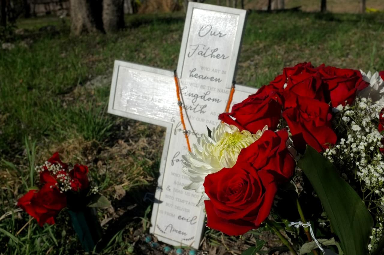 El hombre recibió nueve disparos en la espalda.