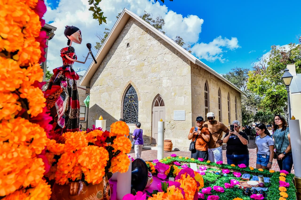 La Villita también se unirá a los festejos, al realizar el Festival del Día de Muertos en el que habrá música en vivo, bailes tradicionales, altares coloridos y comida deliciosa.
