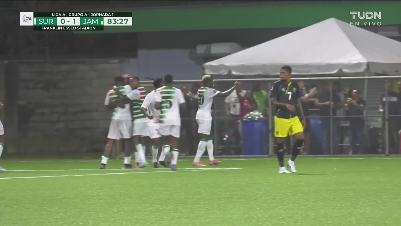 ¡No es su noche! Knight se equivoca y le regala el 1-1 a Surinam
