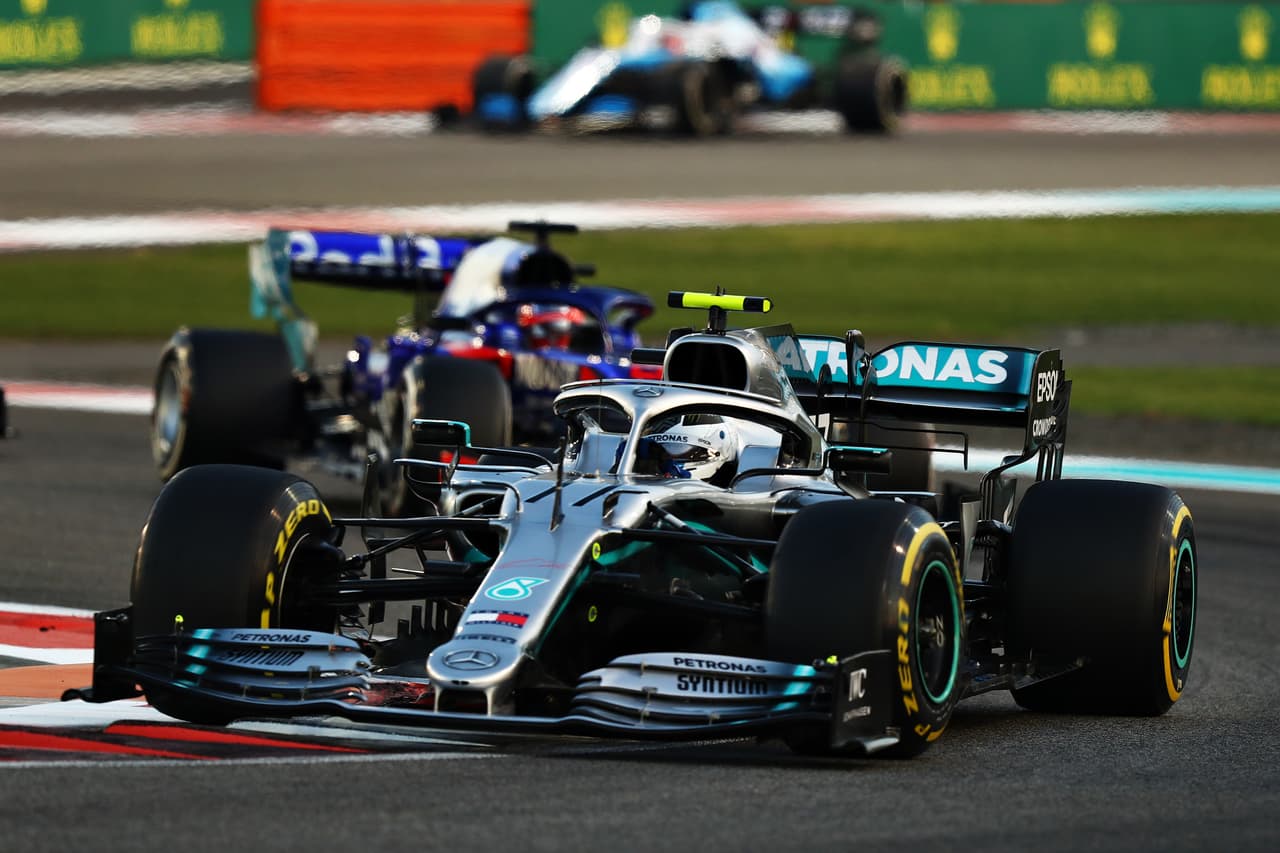 Lewis Hamilton es el primer piloto de la historia de la Formula 1 en liderar 19 Grandes Premios en una temporada. Nico Hulkenberg se retira de la Fórmula 1 y Hamilton comparte podio con Verstappen y Charles Leclerc.