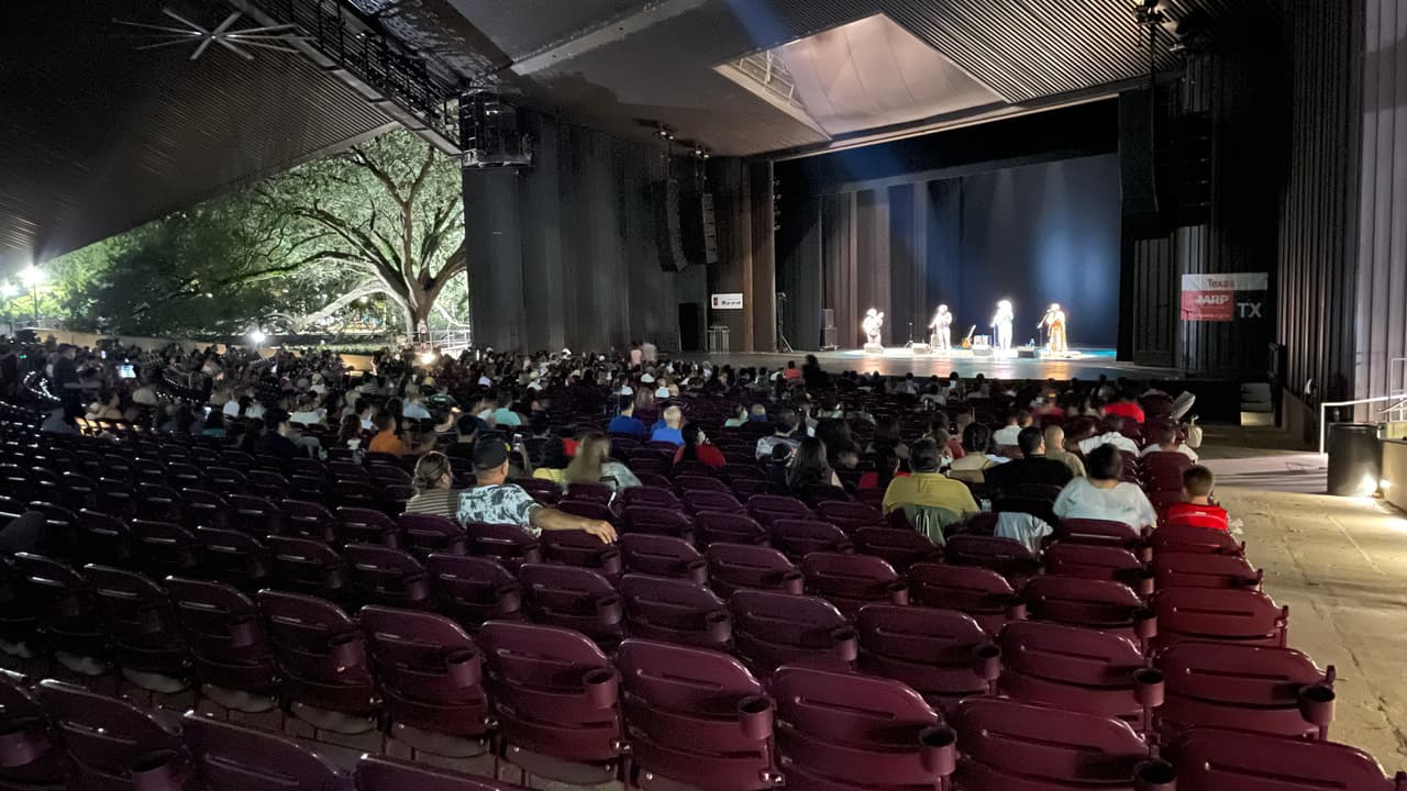 El Teatro Miller está instalados en un gran terreno en el parque Hermann.