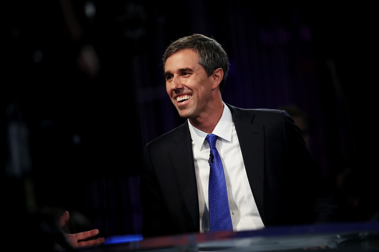El excongresista Beto O'Rourke tuvo varios momentos en su participación en el debate, en especial cuando pronunció algunas frases en español: "Necesitamos incluir cada persona en la democracia". Luego fue notorio su enfrentamiento verbal con Julián Castro por el tema de los controles fronterizos, que para O'Rourke no deben relajarse porque eso podría alentar a los traficantes de drogas y de personas.