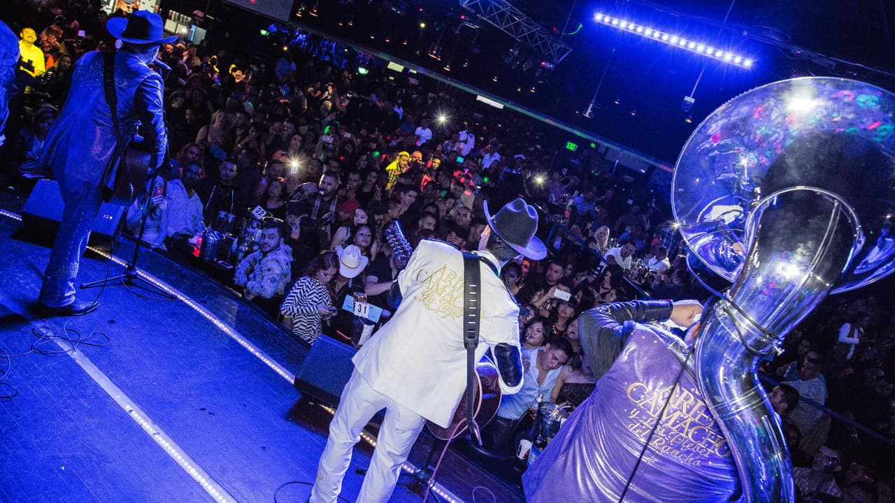 Con sólo tres integrantes, Ariel Camacho y los Plebes del Rancho ponían a todos a bailar y a cantar.