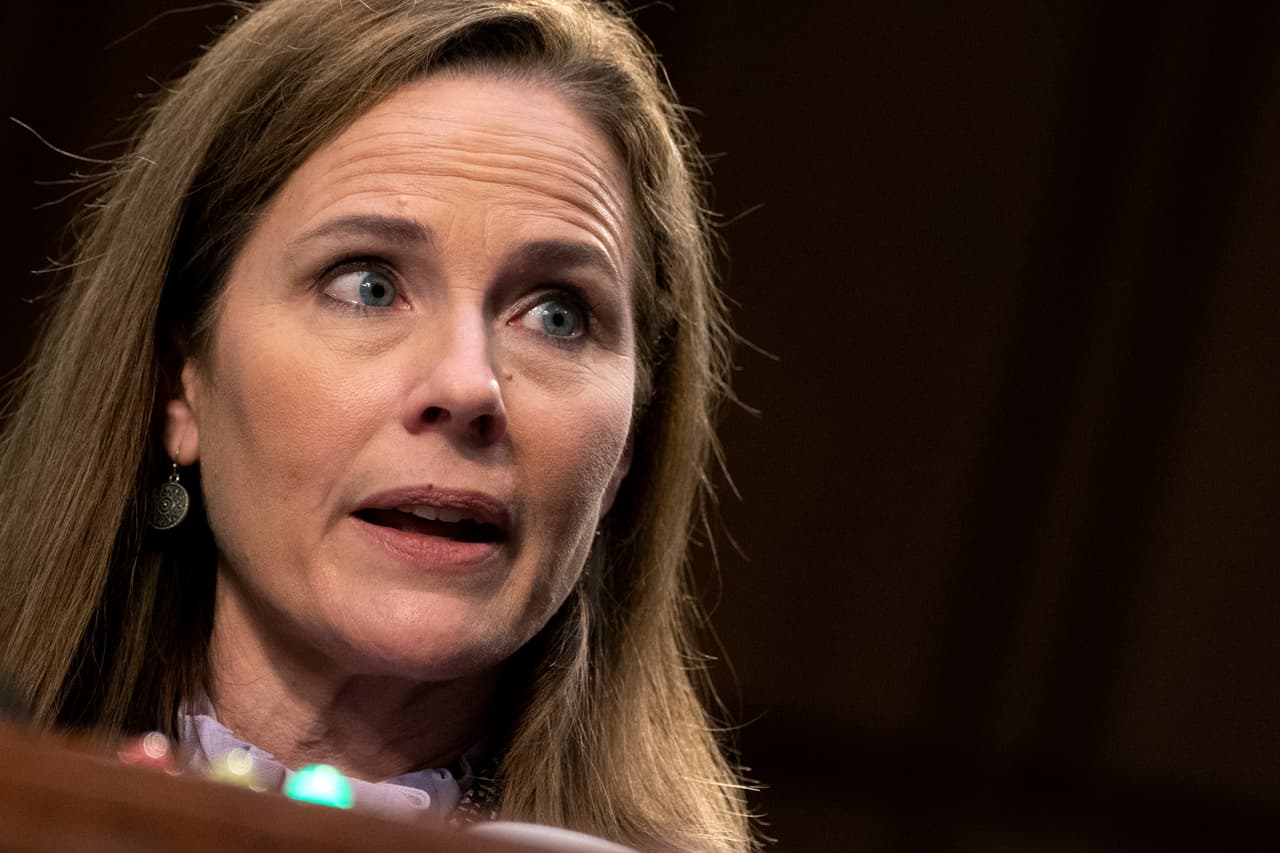 Barrett condena el racismo, pero se niega a hablar sobre la separación de familias migrantes 