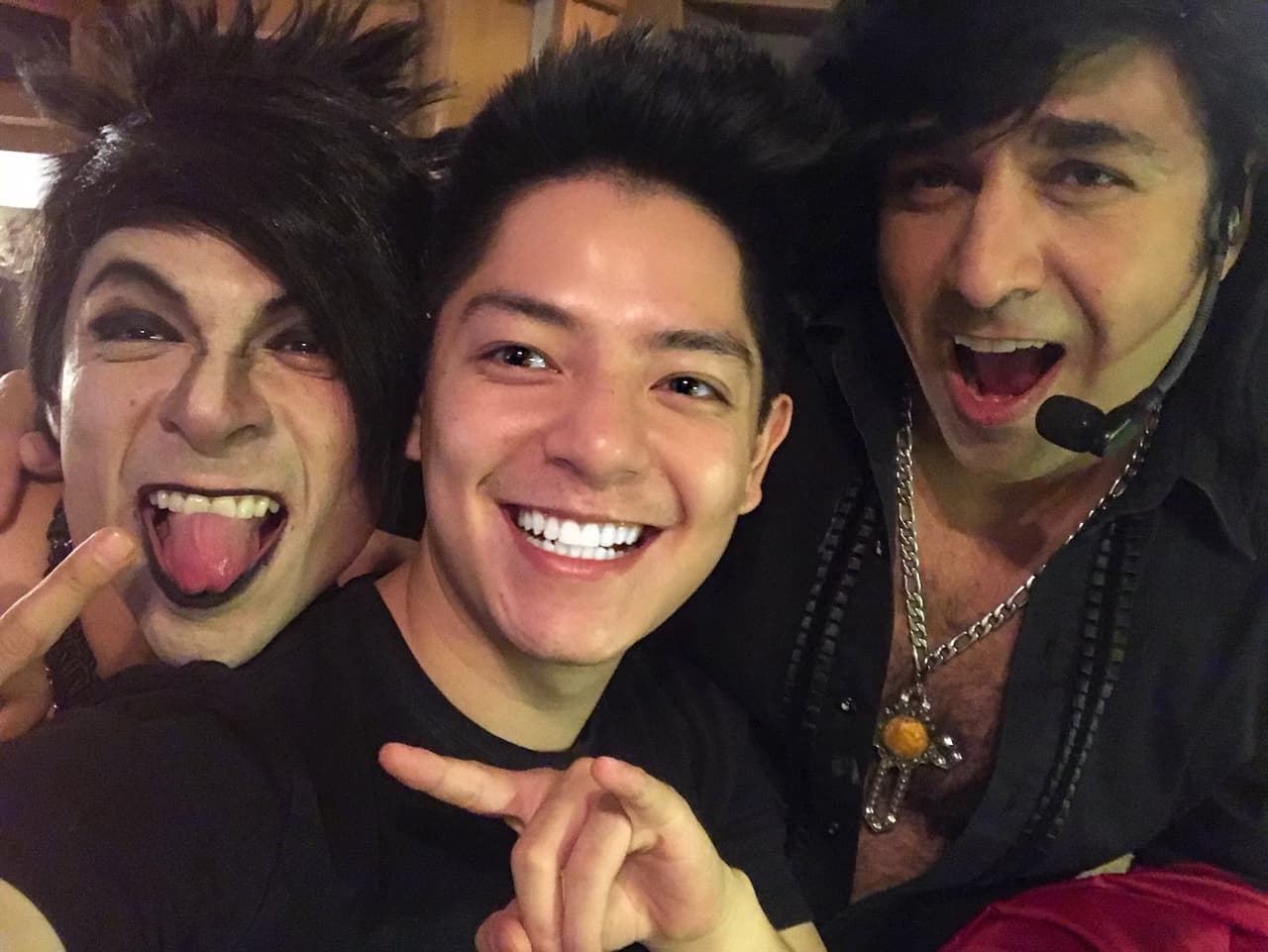 Tiene una gran amistad con Ariel Miramontes y José Luis Guarneros.