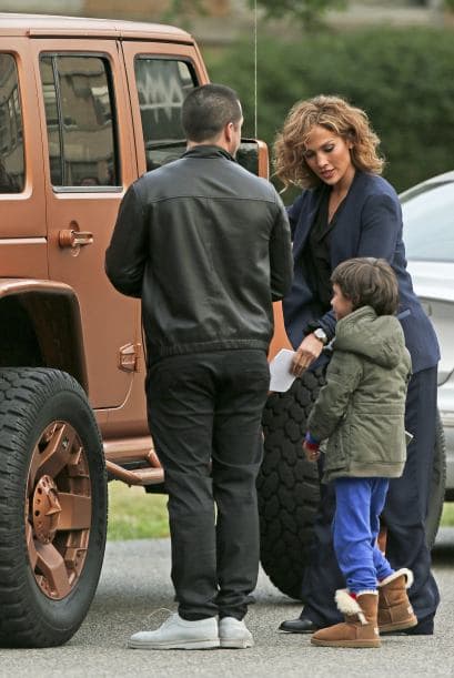 Hasta sus pequeñitos estuvieron presentes y hasta llegaron en su llamativo Jeep color rosa.