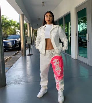 Paloma Mami (cuyo nombre real es Paloma Rocío Castillo Astorga)
<b> </b>es la única mujer que compite en la categoría Nueva Generación Urbana de 
<a href="https://www.univision.com/temas/premios-juventud-1">Premios Juventud</a>. No te pierdas la transmisi´ón en vivo que realizará Univision este jueves 18 de julio a partir de las 8 PM/7C.