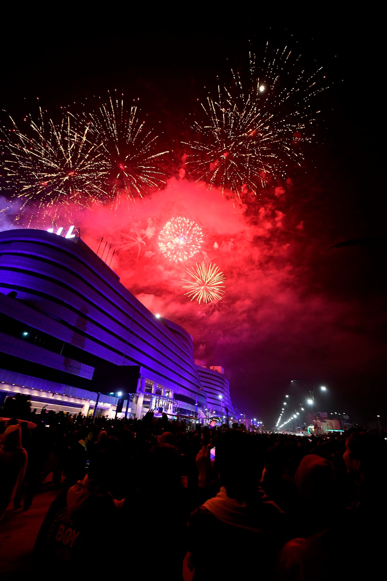 Los paquistaníes también celebraron con fuegos artificiales en la ciudad de Rawalpindi.
