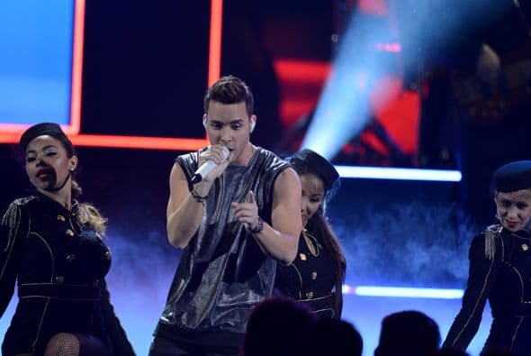 Prince cantó 'Stuck on a Feeling'.