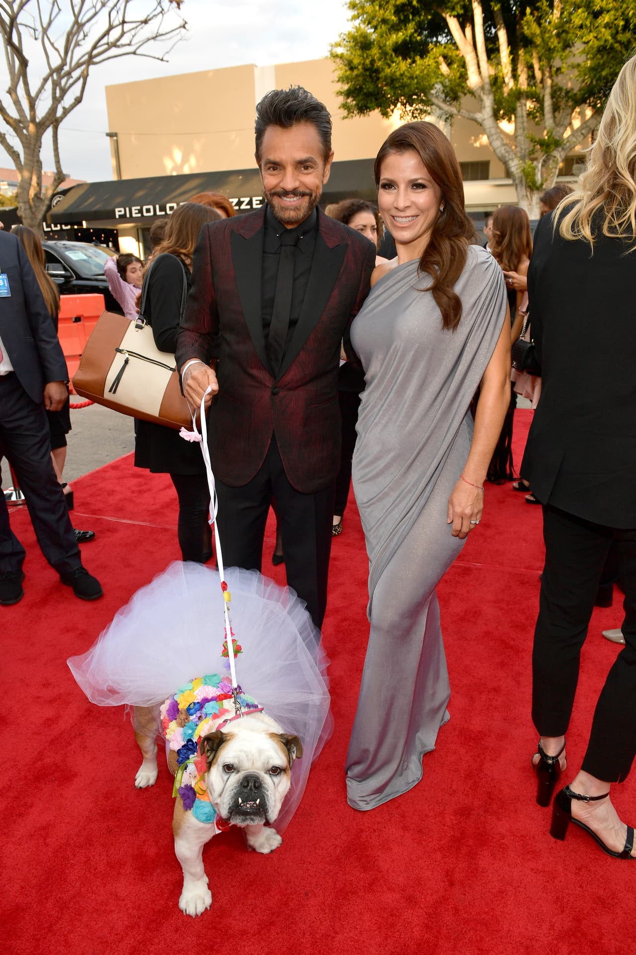 Eugenio explicó que esto se debe a una patada que recibió en el rostro por parte de un hombre, lo que le provocó una grave herida.