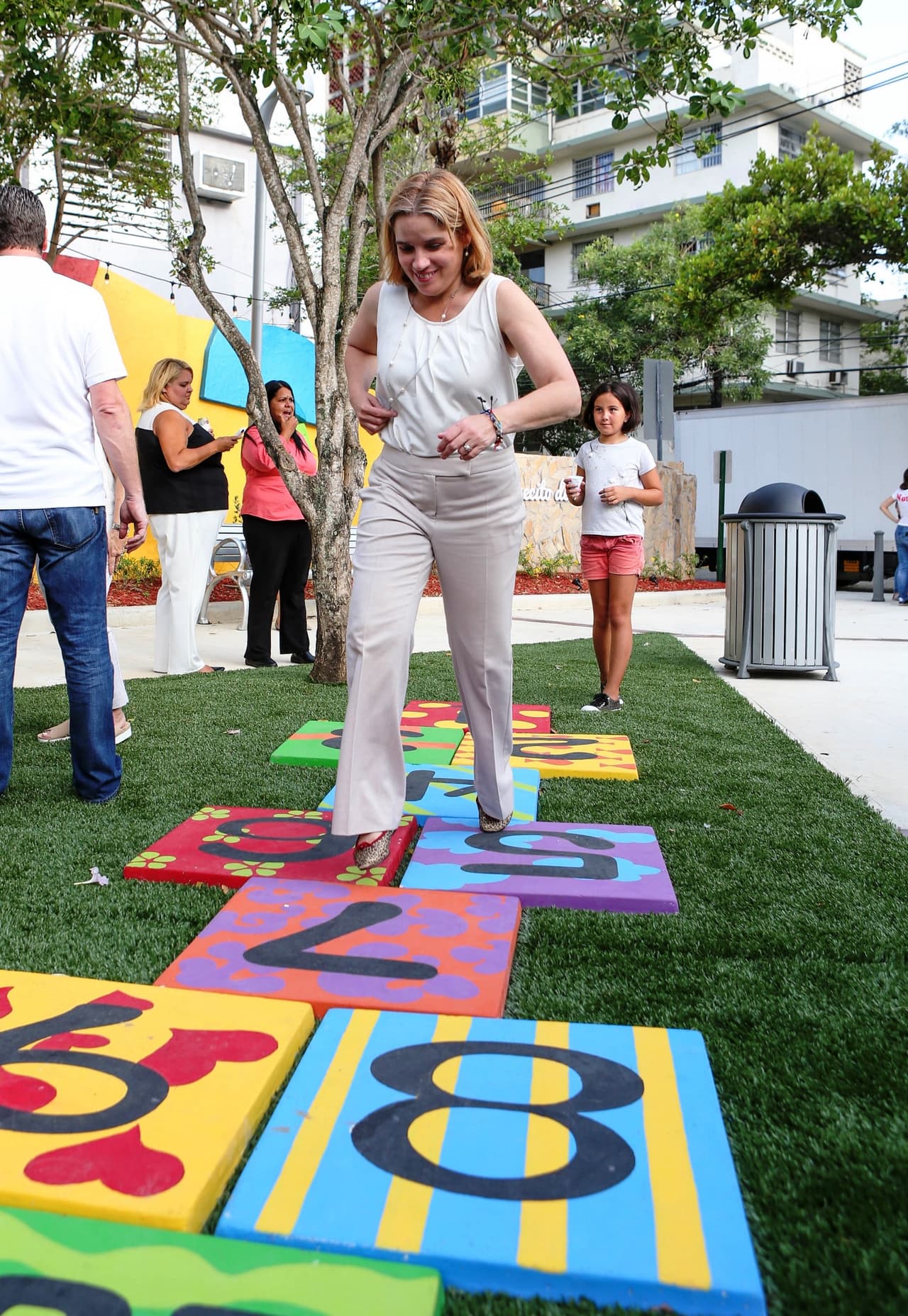 Comunidad de Miramar cuenta con nuevo parque y aceras