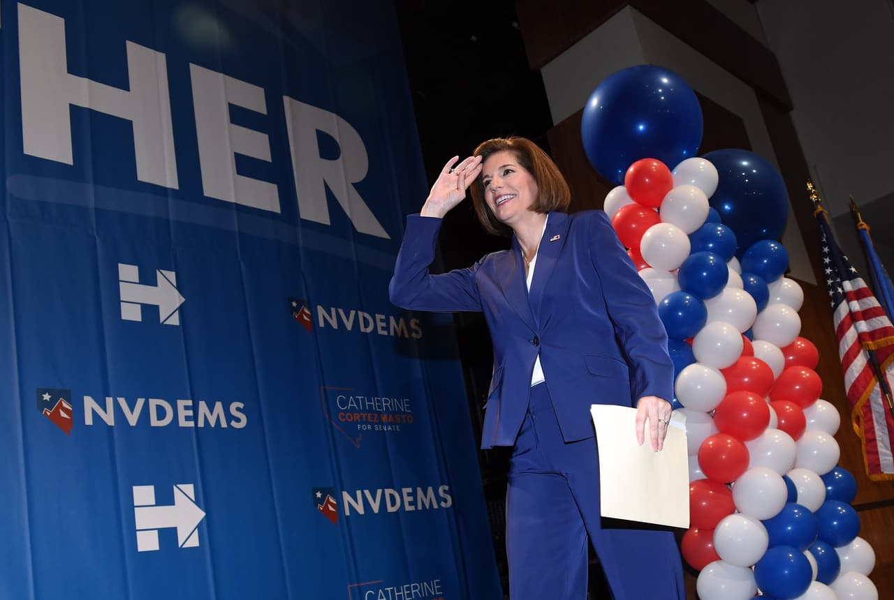 Catherine Cortez Masto se convirtió en la primera latina en llegar al Senado después de vencer al representante republicano Joe Heck. En la foto, minutos antes de dar su discurso de triunfo en Las Vegas, Nevada.