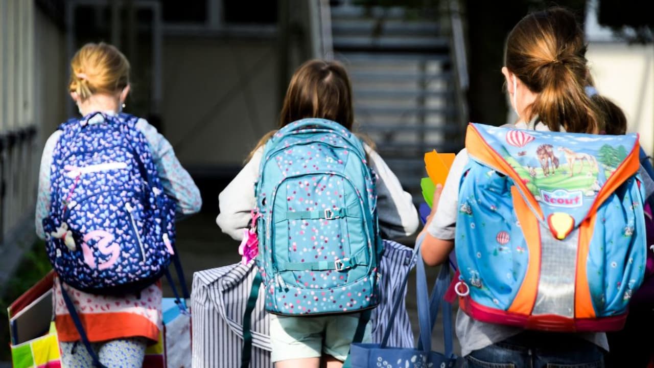 Pedro Martínez, jefe de las Escuelas Públicas de Chicago prevé que no habrá clases este jueves
