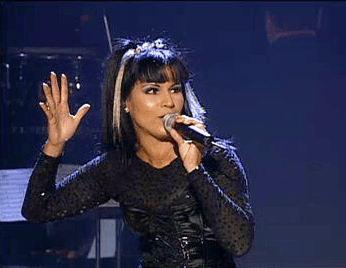 Cada vez que la vemos en el escenario es garantizado que el público se ponga de pie y baile con ella.