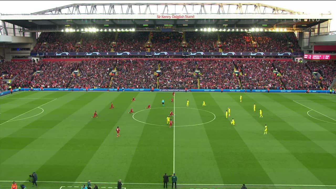 Arranca el partido y la pelota está en juego.