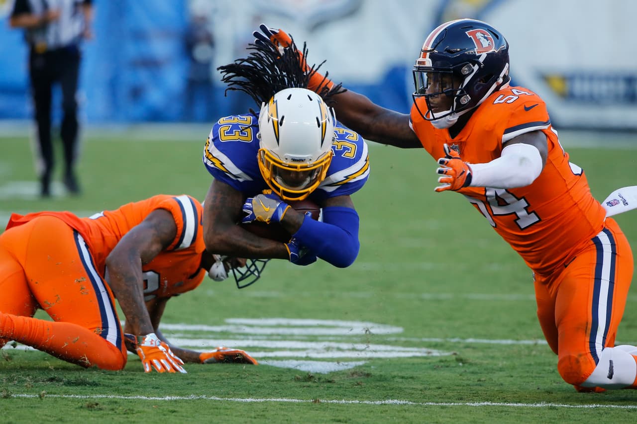 San Diego hizo lo justo para controlar a la ofensiva de Denver que no pudo contener los goles de campo de Josh Lambo y Philip Rivers y compañía lograron su segunda victoria en el Qualcomm Stadium.
