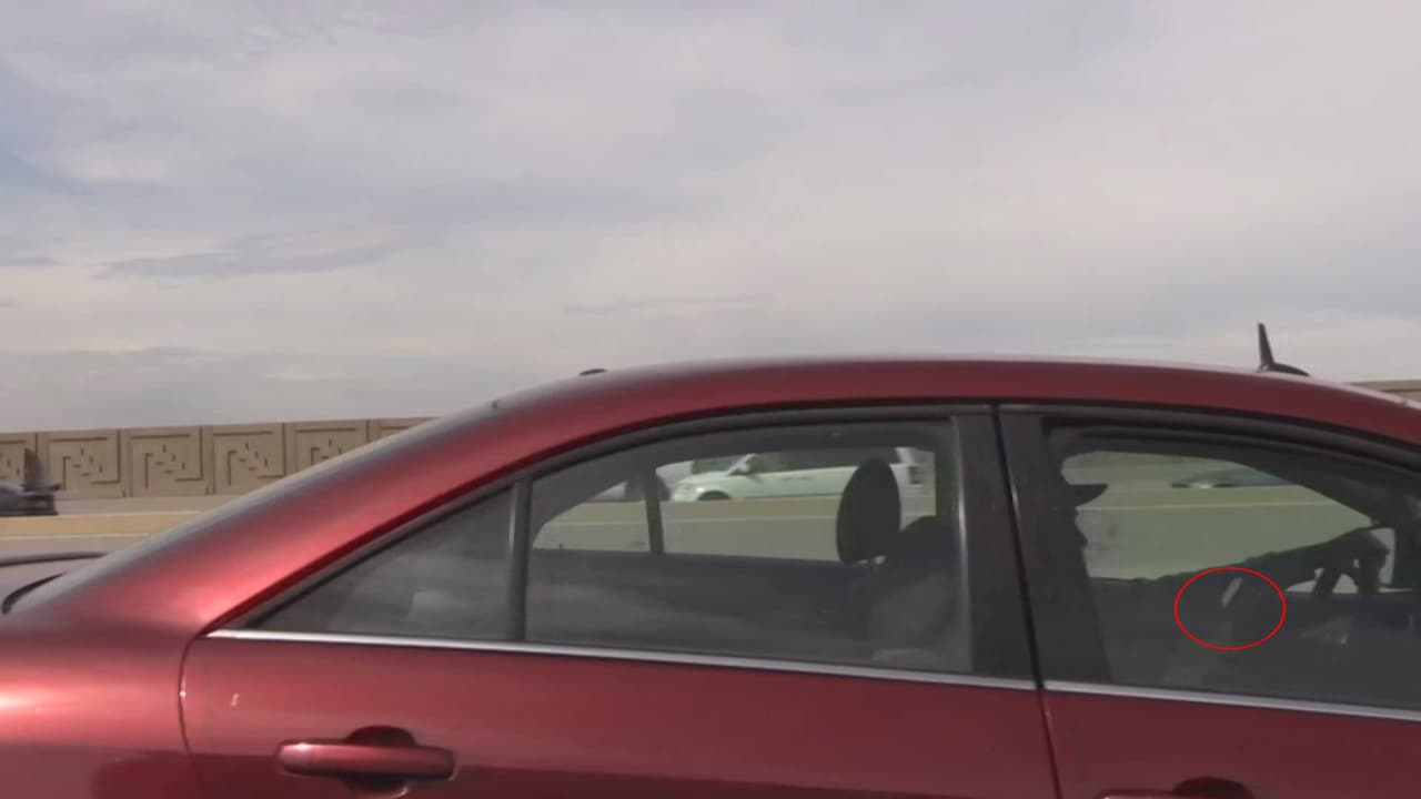 Recuerde esto:
<b>En Arizona existe la ley que prohíbe usar el teléfono mientras conduce.</b> El comportamiento del conductor es un factor importante en las colisiones de transito y el cambio real debe comenzar siendo prudente.
<br>