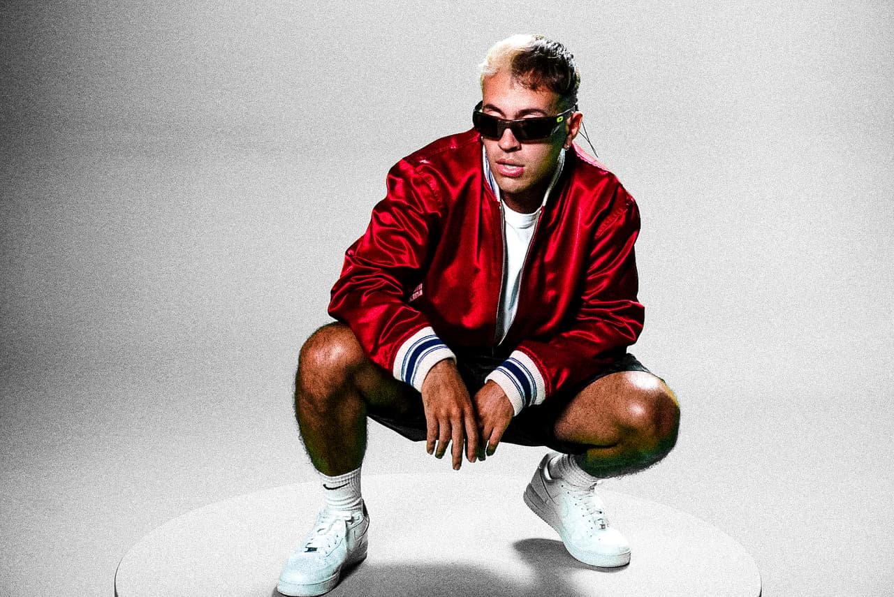 Salomón Villada Hoyos, mejor conocido como
<b>Feid</b>, también está nominado por primera vez a Premio Lo Nuestro en la categoría Remix del Año con el tema 'Por fa', el cual es una colaboración con Justin Quiles, Maluma, J Balvin, Niky Jam & Sech.