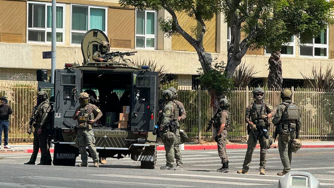 Operación migratoria con tropas armadas en el Parque MacArthur desata indignación en Los Ángeles