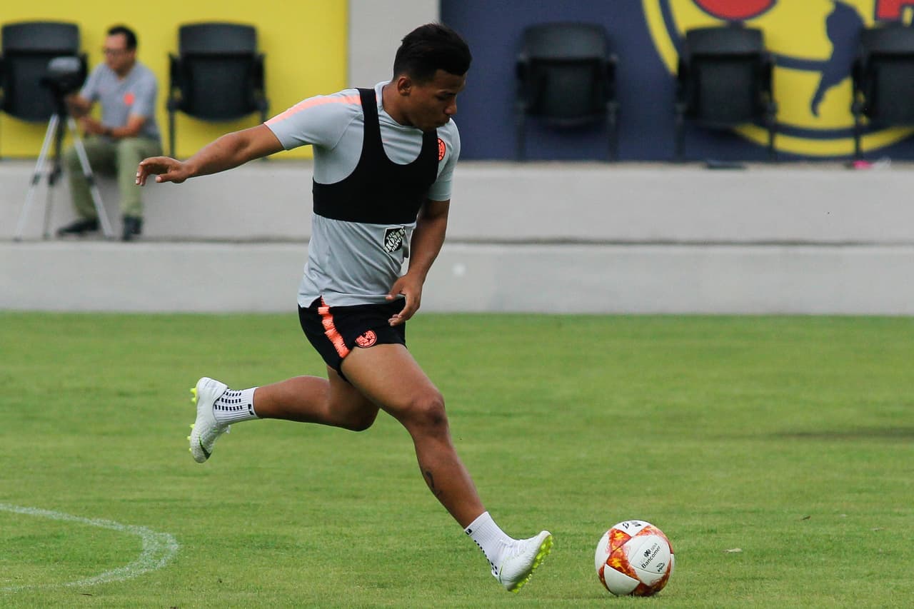 El regreso a prácticas del colombiano Roger Martínez fue una de la buenas noticias para América.