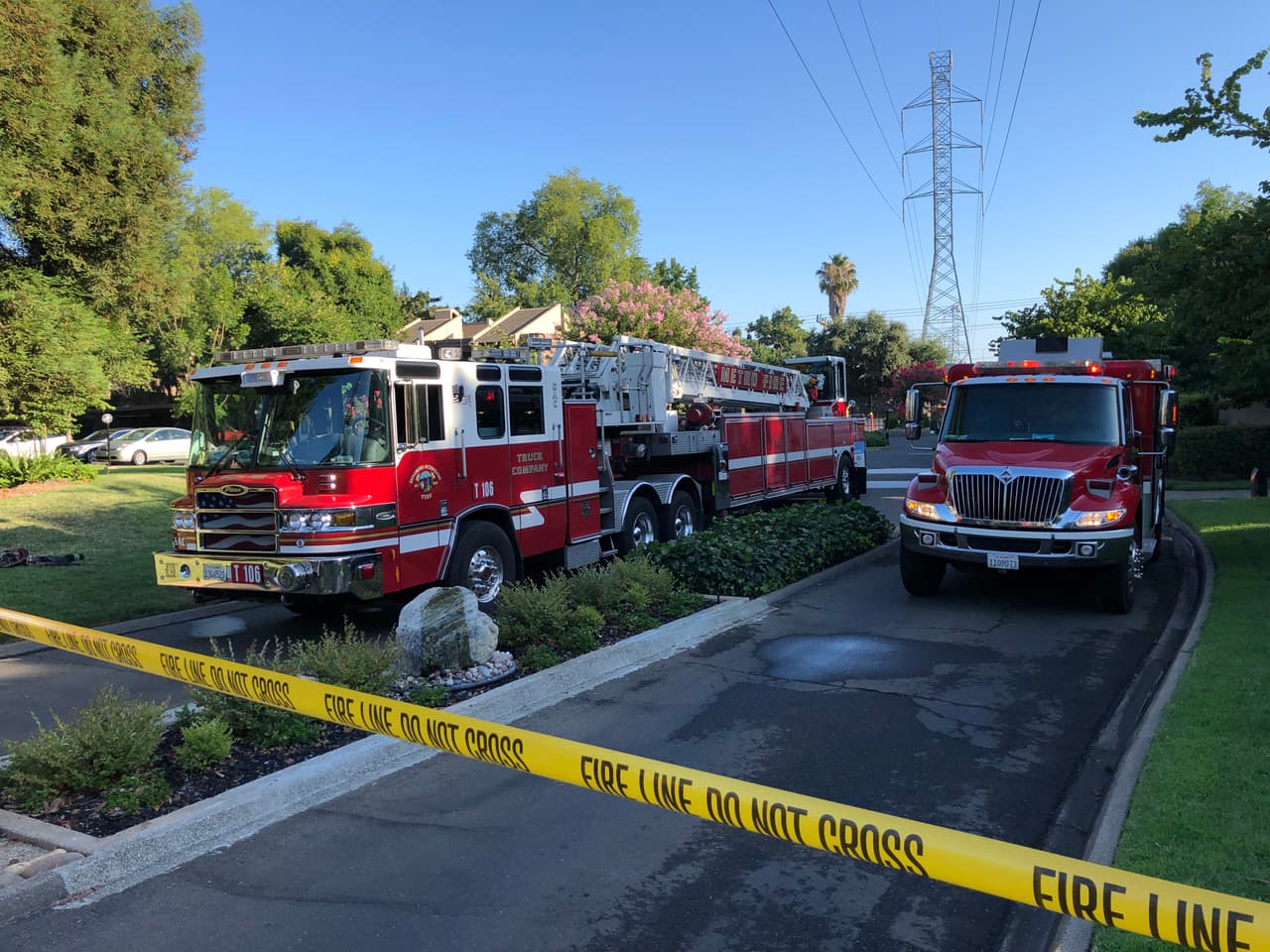 Un incendio en la cuadra 800 de la calle Woodside el 29 de julio por la mañana dejó una mujer muerta.