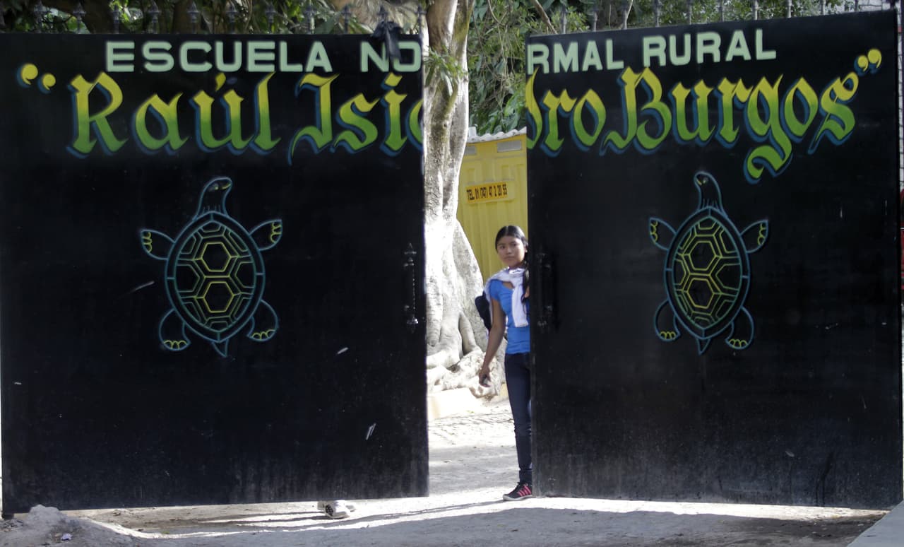 Asesinaron a un profesor de la escuela para maestros de Ayotzinapa en Guerrero, México