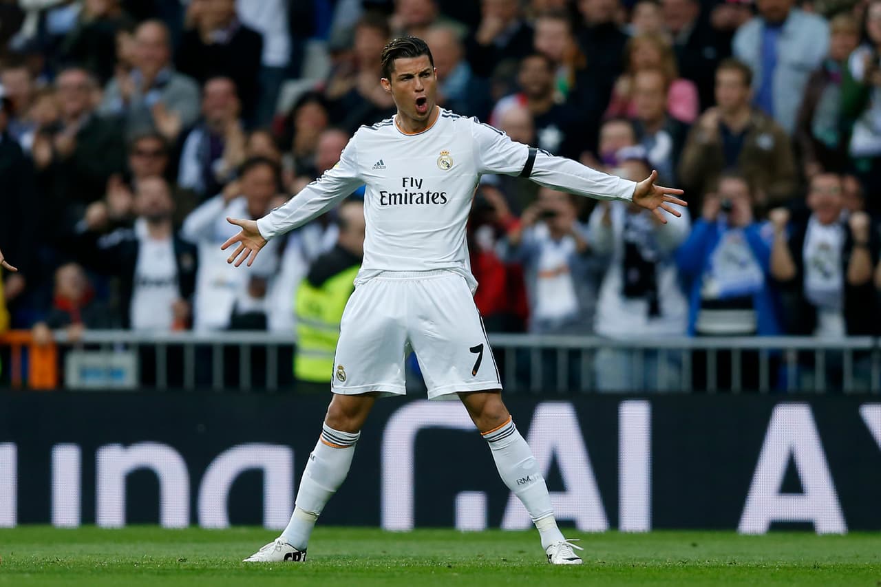 Cristiano Ronaldo sumó a sus cuentas bancarias 105 millones de dólares. El astro portugués es el atleta más popular en redes sociales, alcanzando los 200 millones de seguidores.