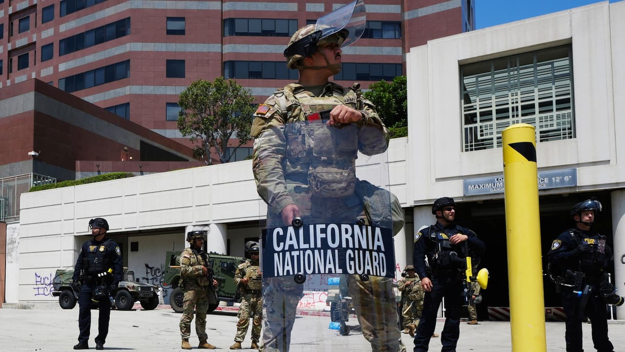 Rechazan solicitud de Newsom para frenar despliegue militar de Trump en redadas migratorias en Los Ángeles