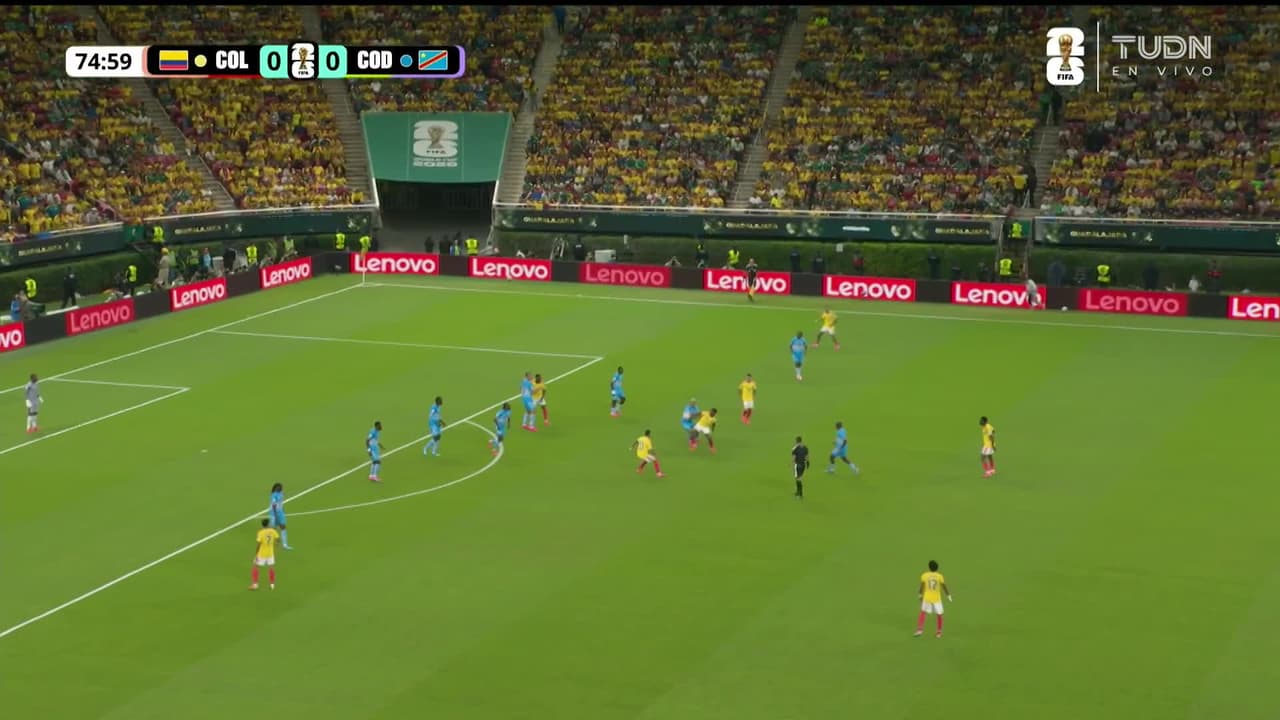 ¡GOL!  anota para Colombia. Daniel Muñoz