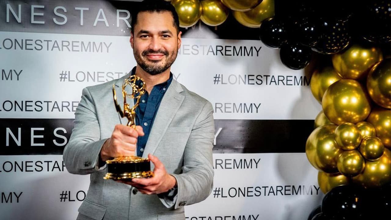 Mejor meteorólogo para 
<a href="https://www.univision.com/local/houston-kxln/local/houston-kxln/anthony-ortiz">Anthony Ortiz</a>.