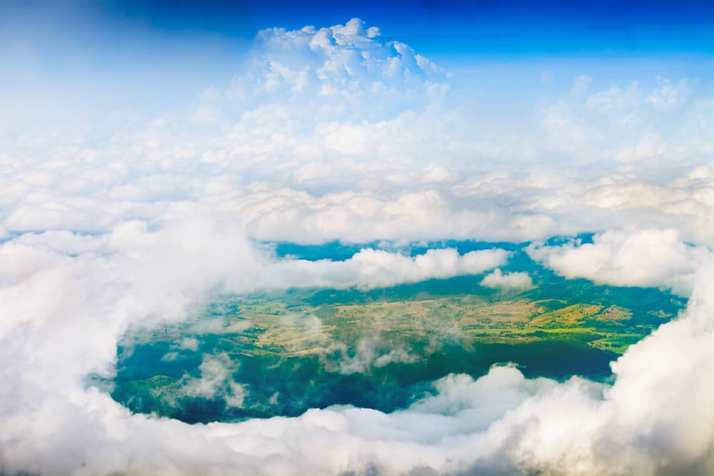 En la mitología, Urano es la personificación del cielo, del cual nació la Tierra, engendrada por él solo. Fue el padre de Saturno, el cual le cortó los testículos en horrible lucha por el poder.