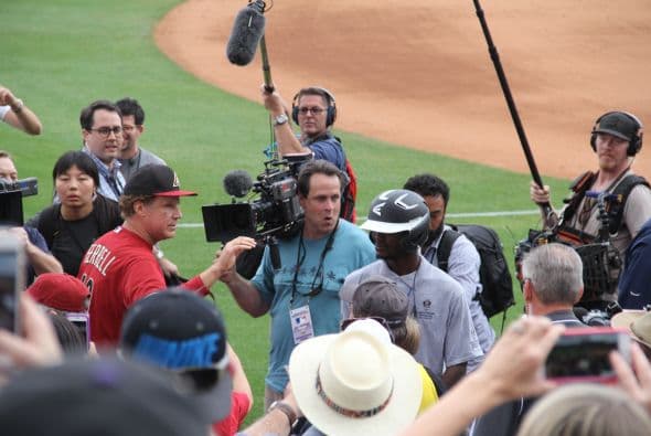 ¡El famoso comediante Will Ferrell se lució jugando con 10 equipos diferentes de la MLB  en cinco partidos del Spring Training en un solo día! Mientras los fans le hacían porras al comediante, éste les hacía bromas desde la cancha. Su hazaña fue grabada para una producción televisiva que será transmitida por HBO a finales de año.