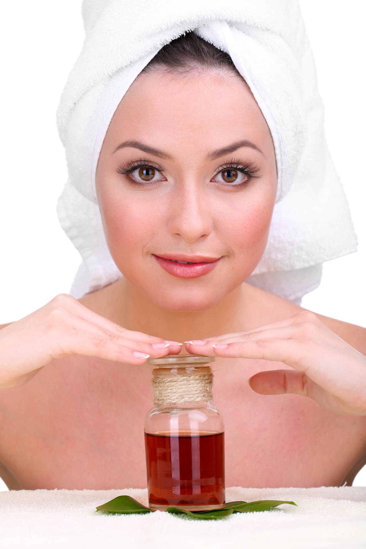 Existen una gran cantidad de productos que te ayudarán a dar a tu piel la hidratación que necesita, también puedes optar por una remedio natural como el aceite de oliva, de almendras o de jojoba.