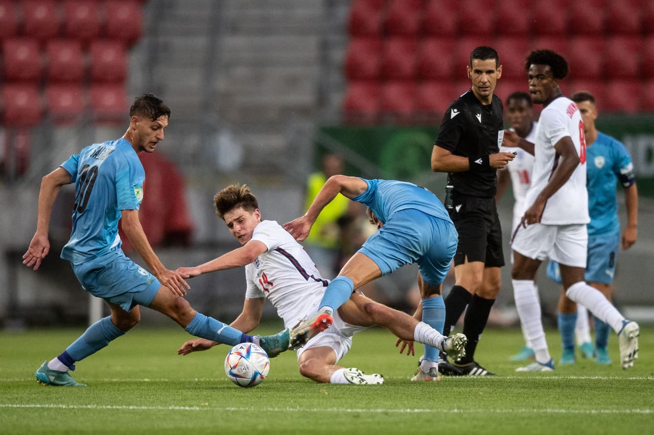 Inglaterra le remontó a Israel y lo derrotó 1-3 en tiempos extra con goles de Callum Doyle, Carney Chukwuemeka y Aaron Ramsey para coronarse en el Campeonato Europeo Sub-19.