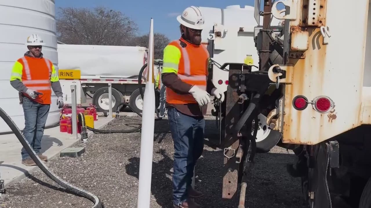 Autoridades preparan carreteras y autopistas de Dallas - Fort Worth ante tormenta invernal
