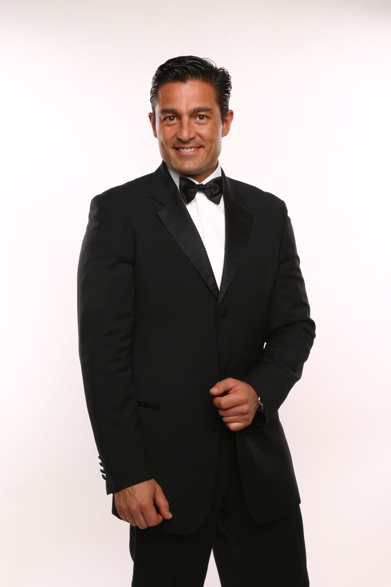 Fernando Colunga, uno de los hombres más atractivos de la televisión ha sabido cómo destacar gracias a su talento, pues este galán tiene ni más ni menos que 13 protagónicos de telenovela.