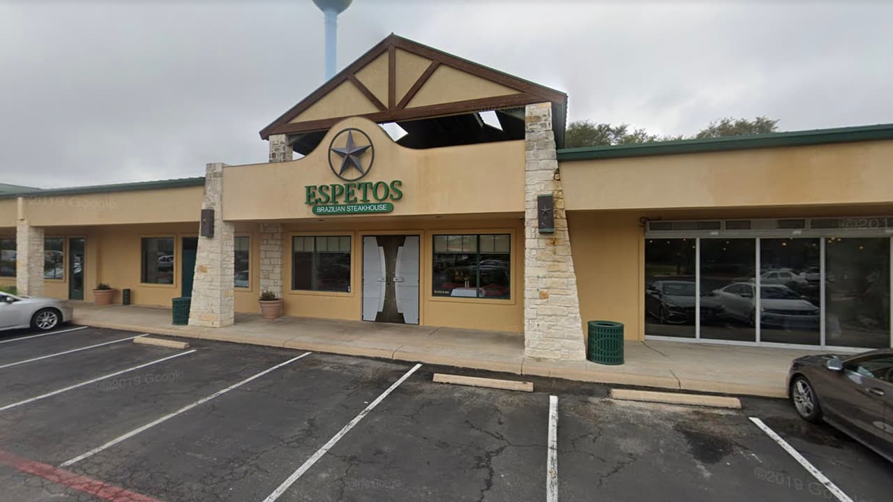 SP Brazilian Steakhouse en Lakeway, al noroeste de Austin, es desde el 2018 uno de los restaurantes el sabor brasileño que ofrecen carne y parrillas para todos. En Yelp tiene 5 estrellas entre sus reviews.