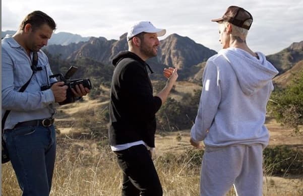 De acuerdo con 
<b><a href="https://variety.com/2019/music/news/justin-bieber-youtube-documentary-series-deal-1203454484/" target="_blank">Variety</a></b>, 'Justin Bieber: seasons' establecerá un récord para la división de producciones originales de la plataforma de videos con un acuerdo de más de $20 millones de dólares, según le dijo un informante a la publicación.