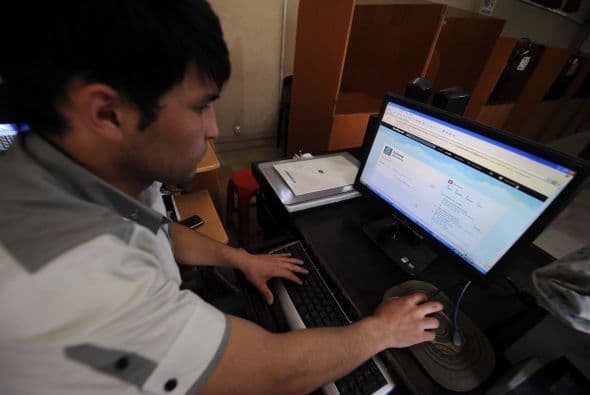 "No creemos que los patrones deberían solicitar a las personas que solicitan empleo que faciliten sus claves de acceso porque no creemos que sea adecuado", dijo Facebook en un comunicado.