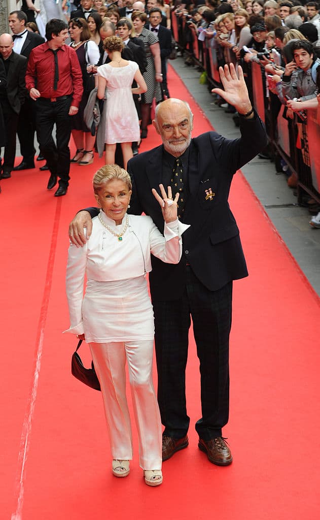 En 1975 contrajo nupcias con su ahora viuda la artista francesa Micheline Roquebrune.