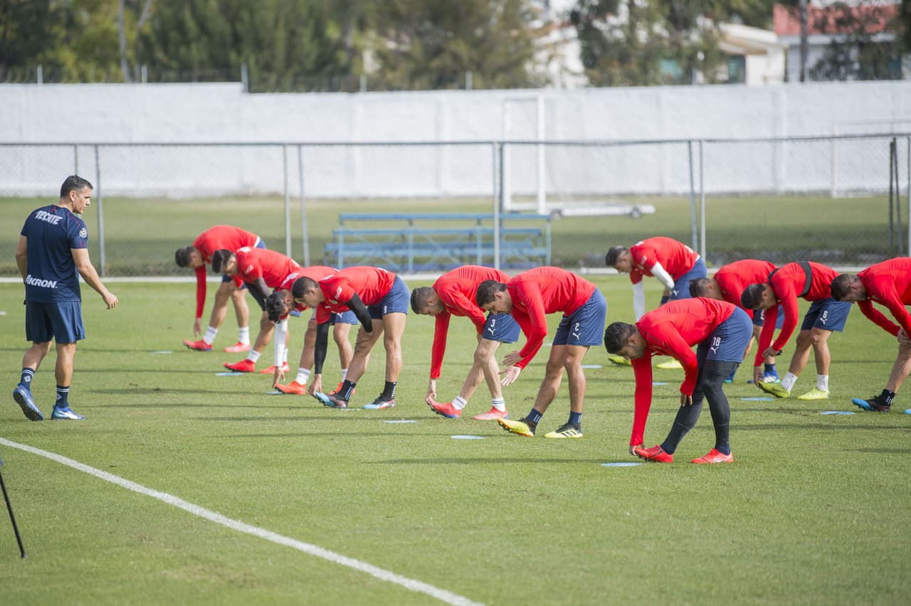 El modelo de Chivas tiene que emigrar, siempre debe tener un 70 u 80 por ciento de jugadores de cantera y el 20 ó 10 por ciento de esos jugadores puedan venir de otros equipos o de Europa.