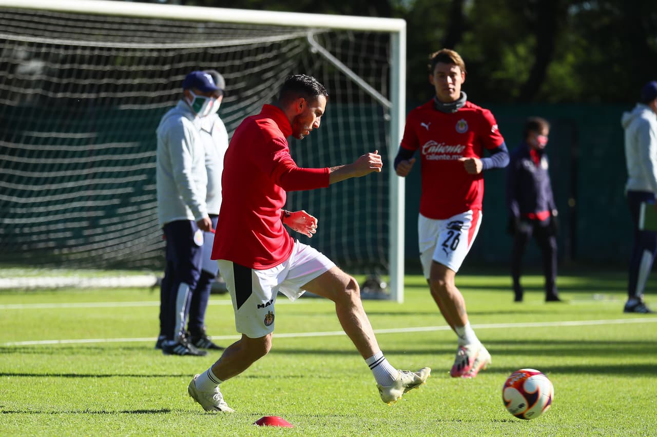Las Chivas del Guadalajara se preparan con fuertes entrenamientos en Verde Valle para su primera fecha del torneo Guard1anes 2021, que será este viernes a las 19:30 ante el equipo de Puebla en el Estadio Cuauhtémoc.