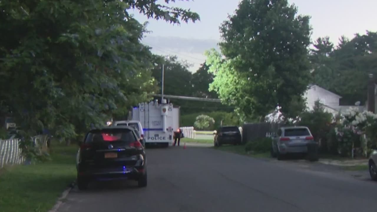 Padre es acusado de asesinar a su esposa y a hija de dos años en casa de Long Island