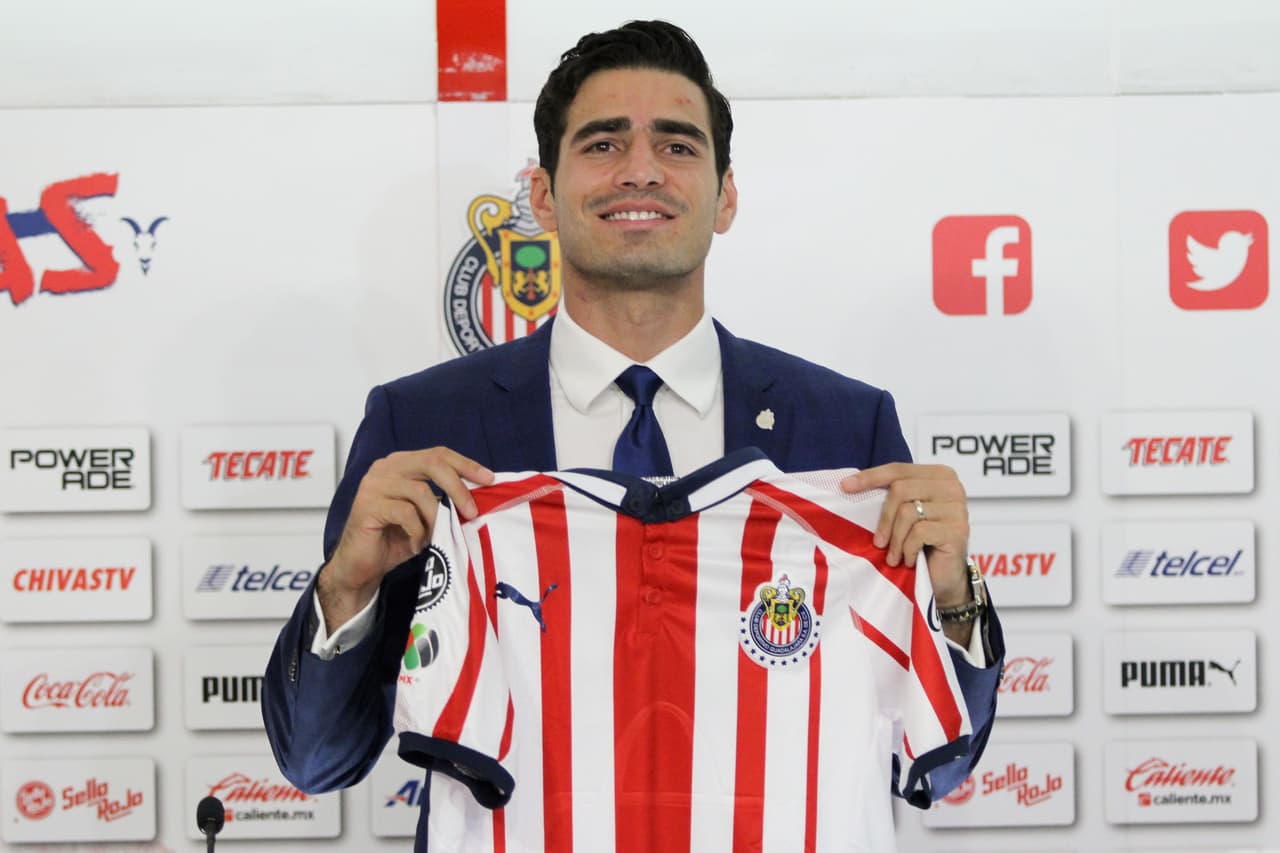 Antonio Briseño ya fue presentado de manera oficial en Chivas. El Pollo ahora hace parte del Rebaño tras su paso por el fútbol de Portugal con el C.D. Feirense.