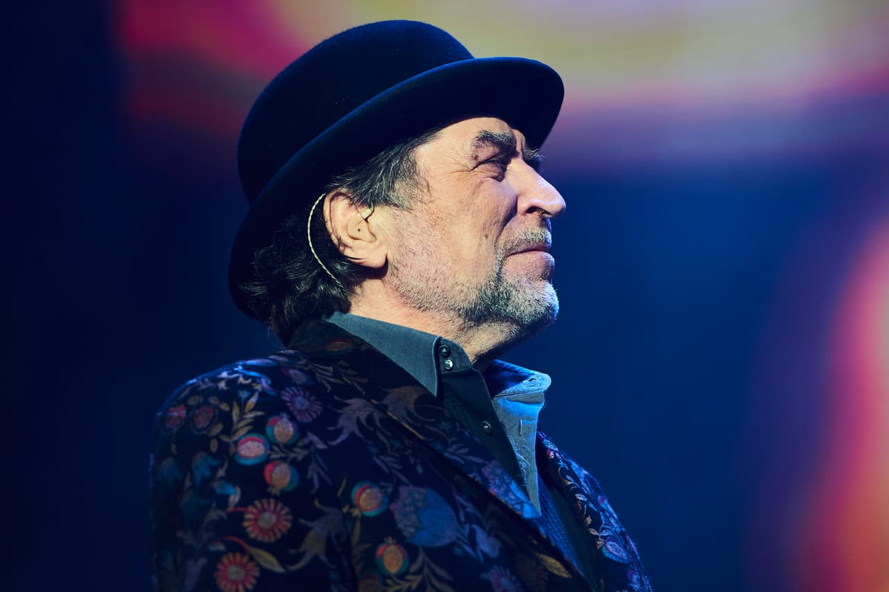 Joaquín Sabina fue operado por un derrame cerebral luego de caerse del escenario en pleno concierto