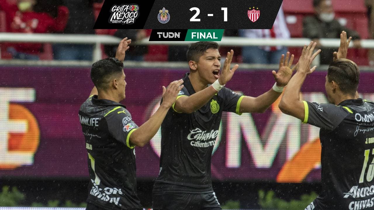 Ángel Zaldívar marcó de penal en un final controvertido frente al Necaxa.