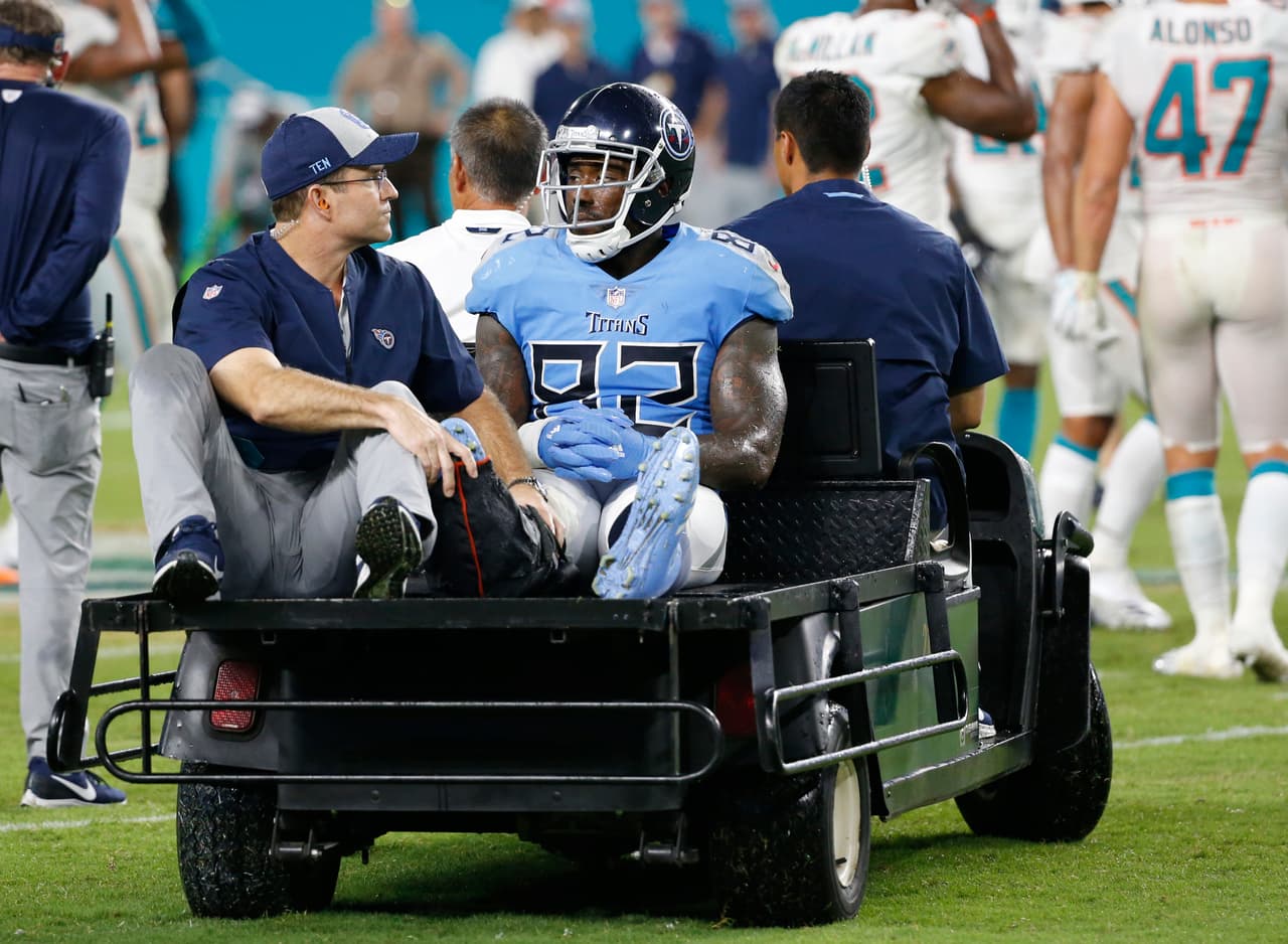 El TE Delanie Walker abandonó así el juego entre Titans y Dolphins y no podrá volver a jugar esta temporada.