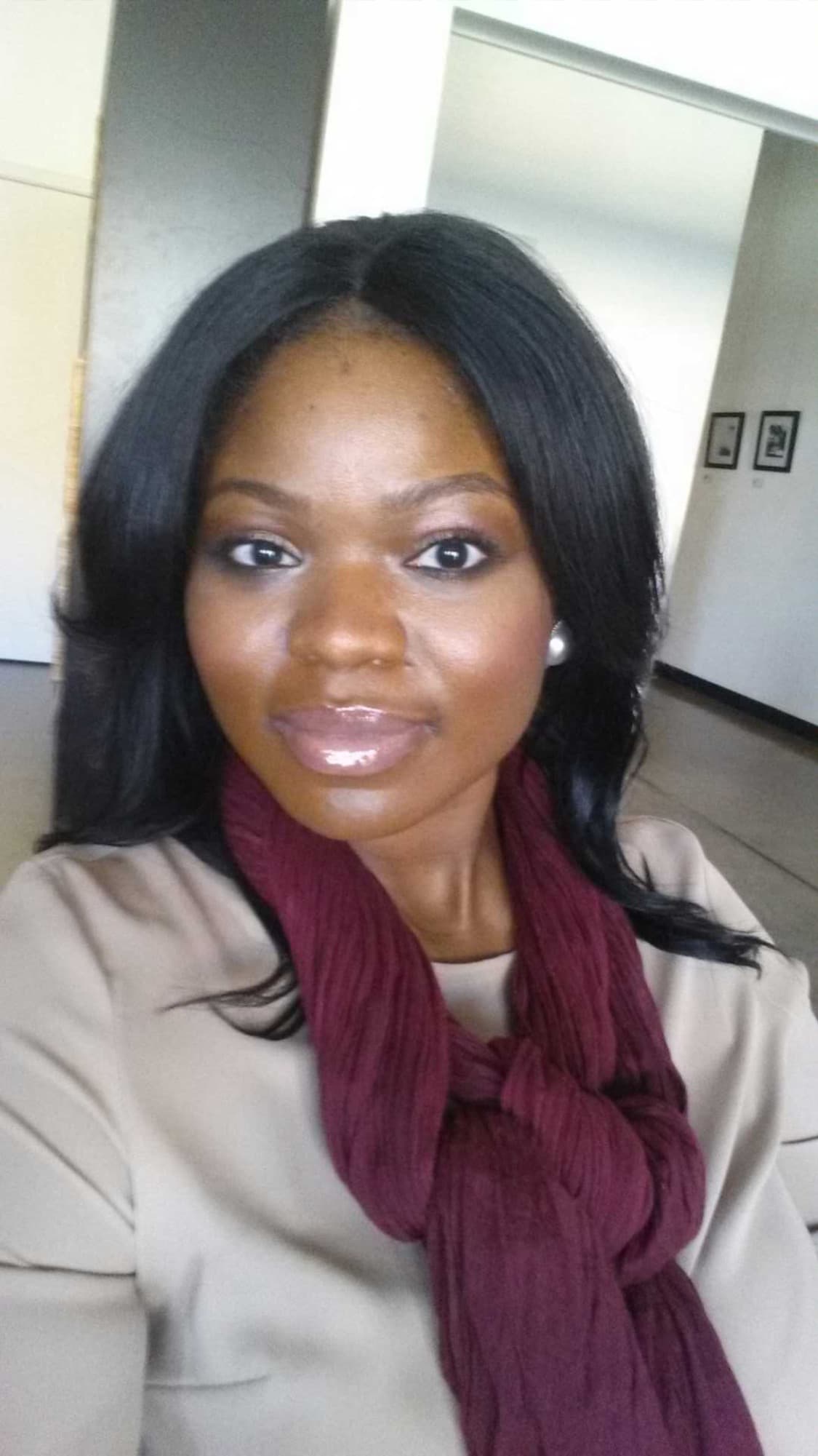 Según la mujer, el 3 de mayo ella recogió a cuatro pasajeros. Uno de los hombres comenzó a hacerle comentarios sexuales inapropiados por lo que ella le hizo la advertencia de que se abstuviera de lo mismos. El pasajeró prosiguió por lo que la mujer detuvo su vehículo para culminar el viaje.