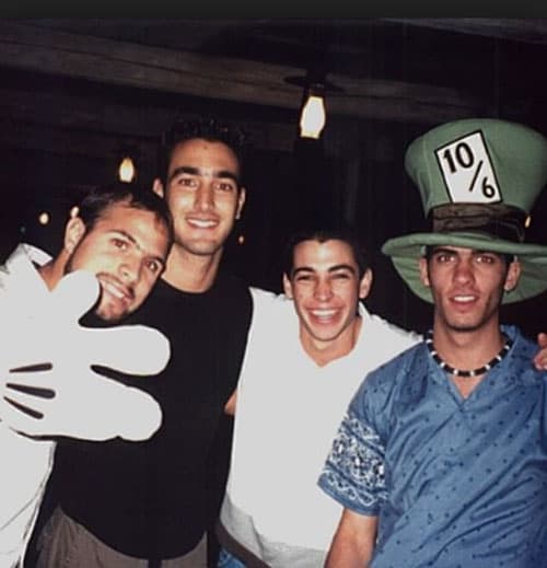 Christian Carabias inició su carrera con el proyecto musical llamado Tierra Cero en 1997.