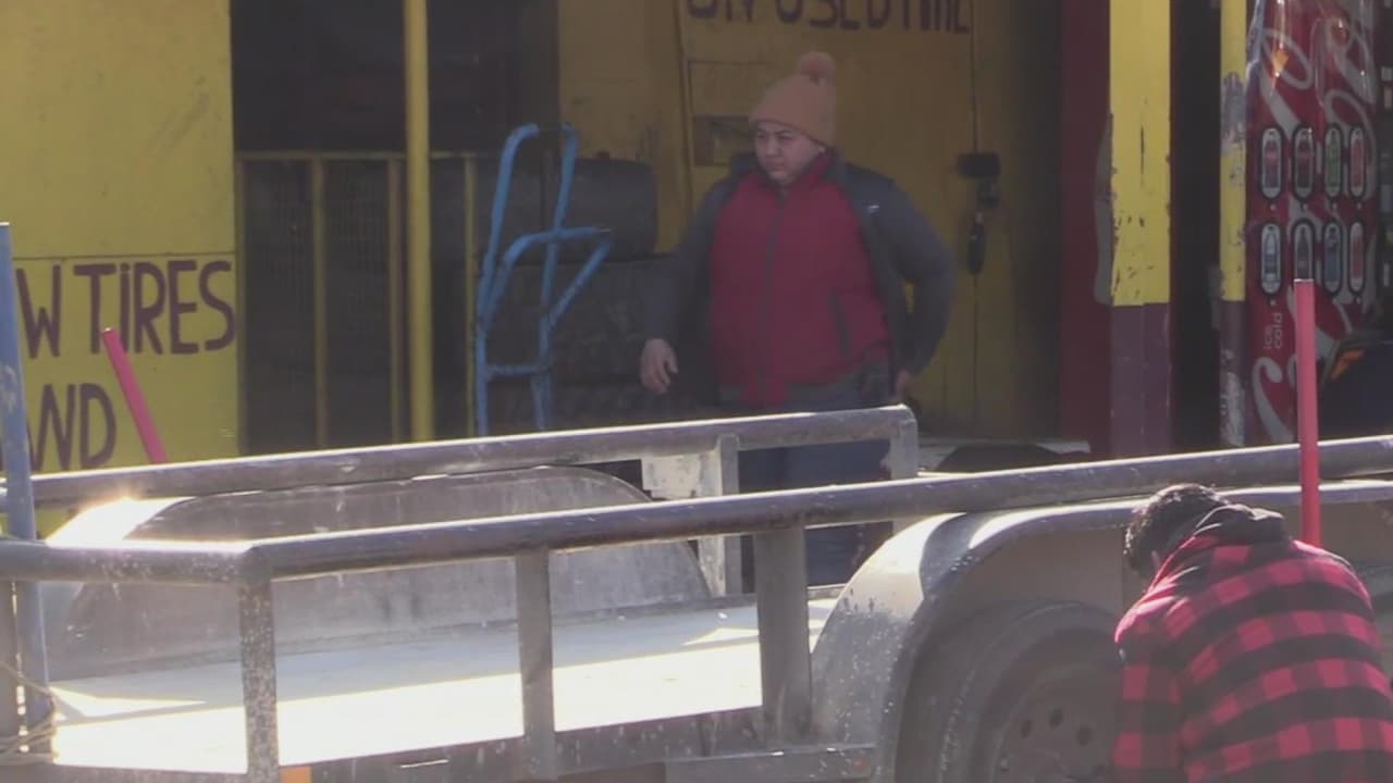 A pesar de las bajas temperaturas, algunas personas deben continuar con su trabajo